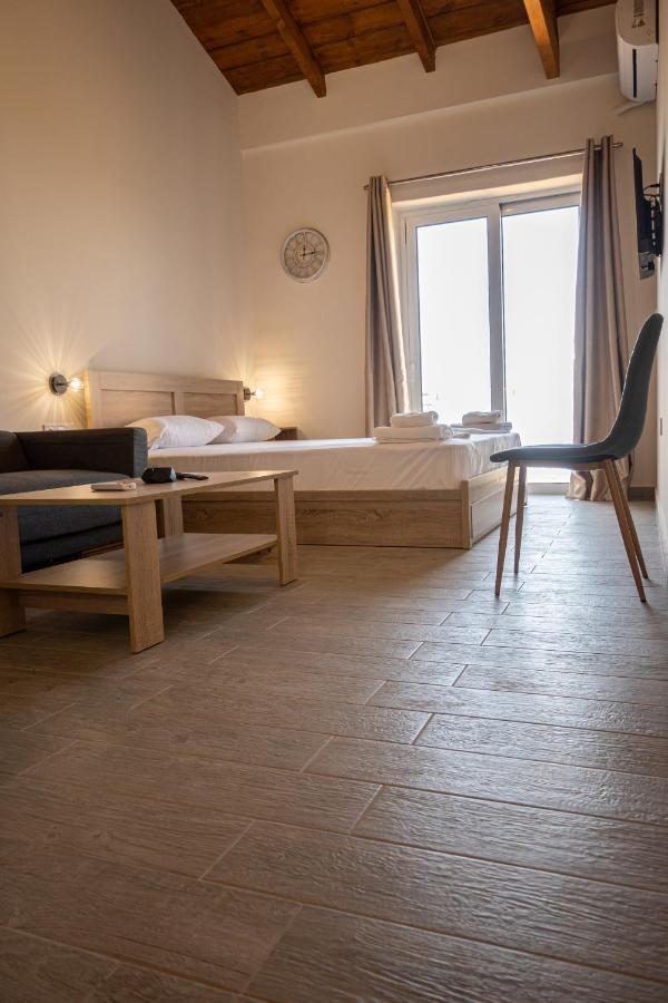 Lithino Rooms 卡拉马塔 外观 照片