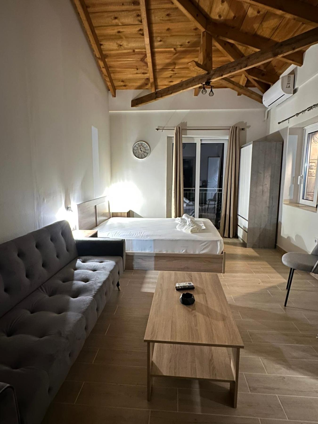 Lithino Rooms 卡拉马塔 外观 照片
