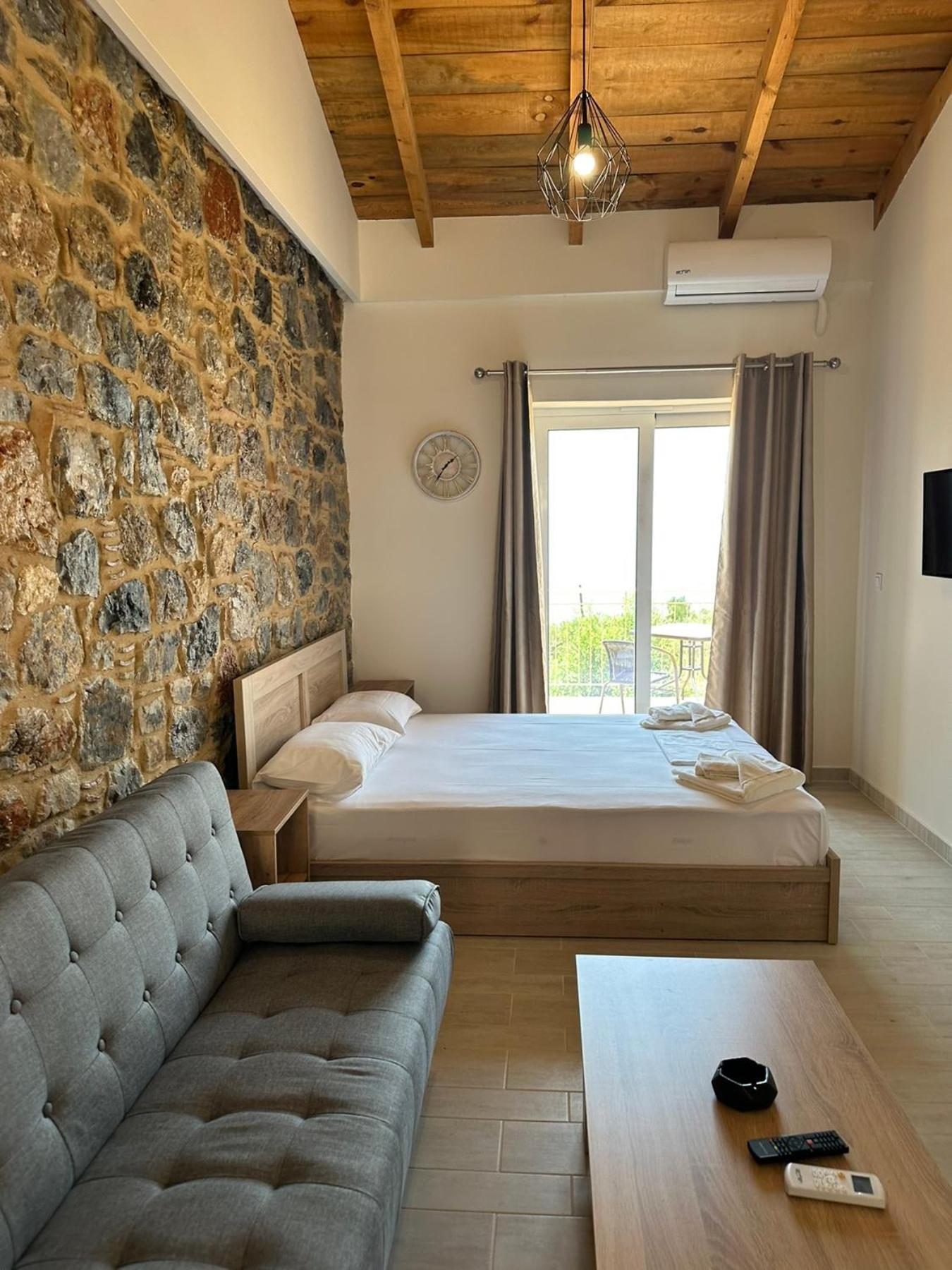 Lithino Rooms 卡拉马塔 外观 照片